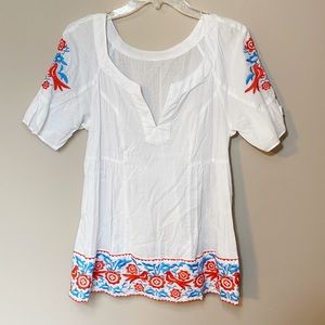 White boutique tunic top with embroidered design